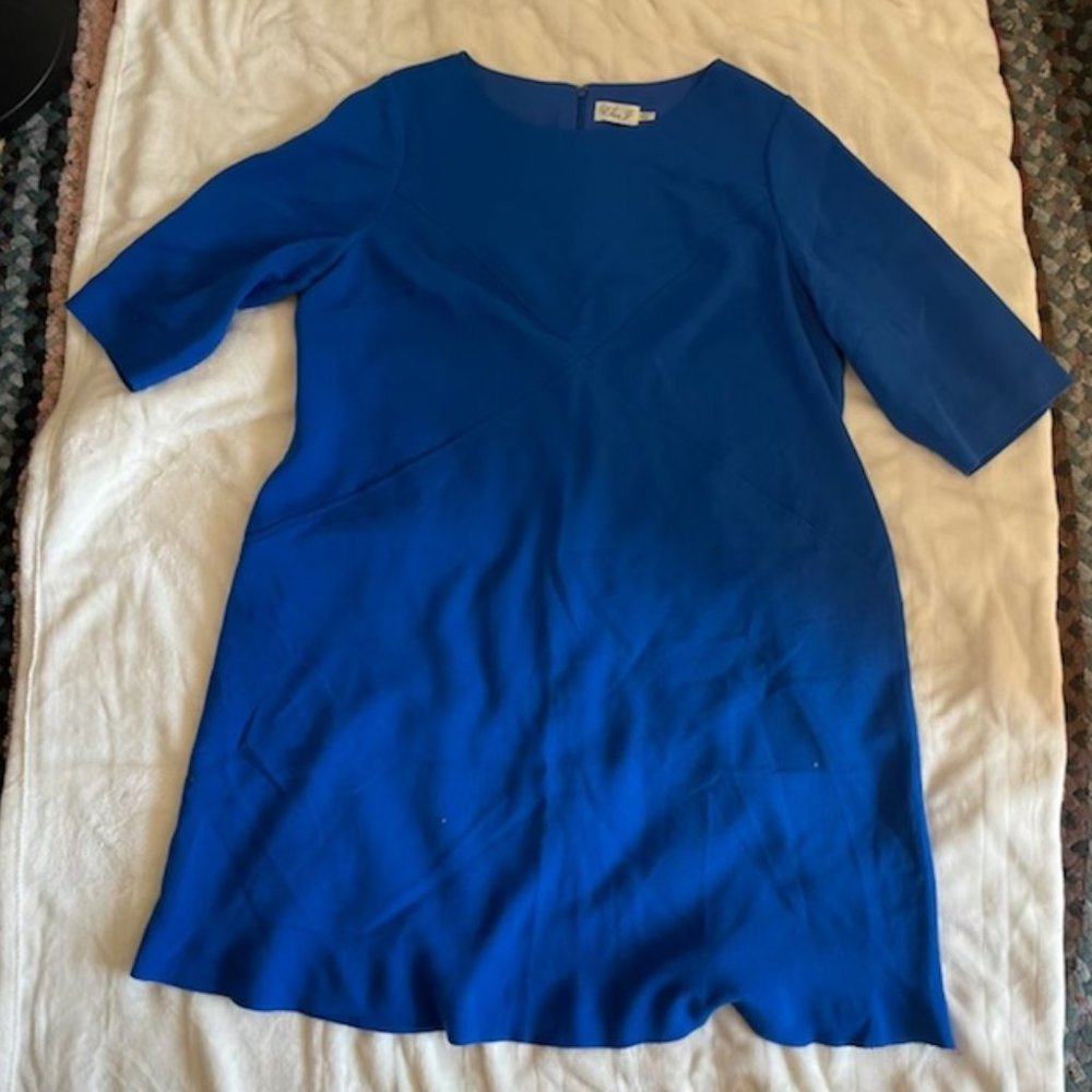Gorgeous blue work dress, cool X patten on the front, with pockets! Size 20W